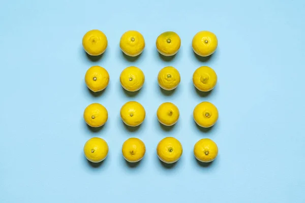 Ovanstående Med Många Citroner Linje Symmetriskt Kvadrat Blå Bakgrund Färska — Stockfoto