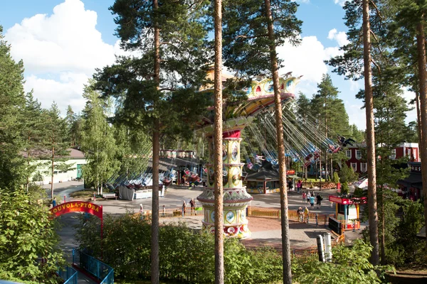 Karussell im Freizeitpark — Stockfoto