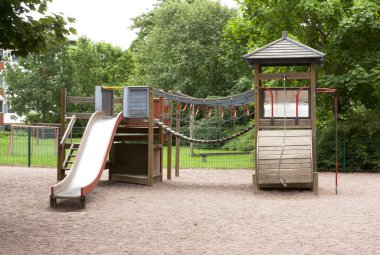 Çocuk Bahçesi kaydıraklı, çerçeve tırmanma ve sallanan