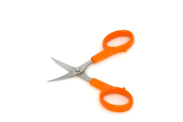 白い背景の上のオレンジ色のハンドルと爪のはさみ — ストック写真