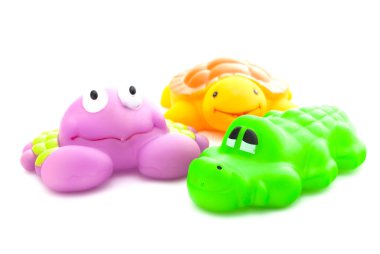 Banyo oyuncakları Yengeç, timsah ve beyaz arka plan üzerinde kaplumbağa