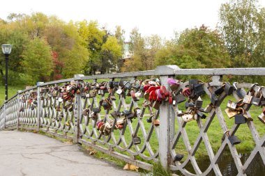 Kilitleri ile Köprü. Petrozavodsk, Rusya Federasyonu 23.09.2015.