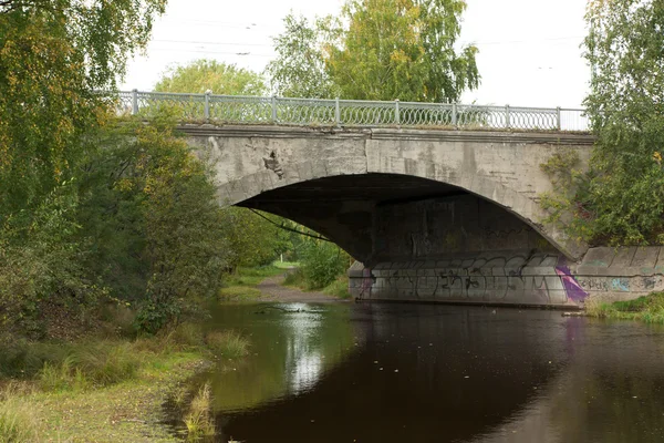 Sonbahar, Petrozavodsk, Karelya, Rusya'nın eski köprü — Stok fotoğraf