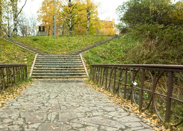 Alte Brücke im Herbst, petrozavodsk, Karelien — Stockfoto