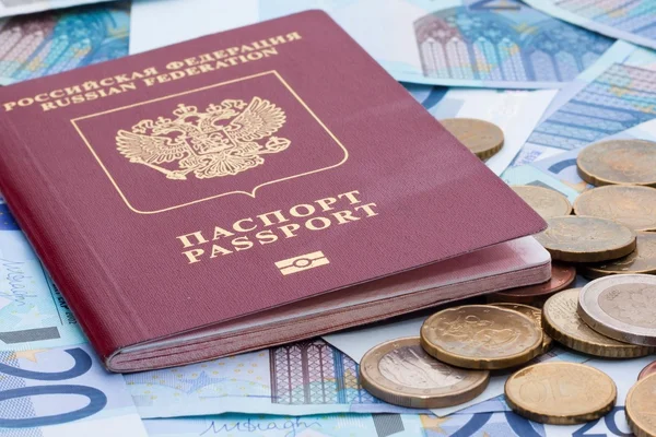 Bazı euro banknot, sikke ve Rus pasaportu