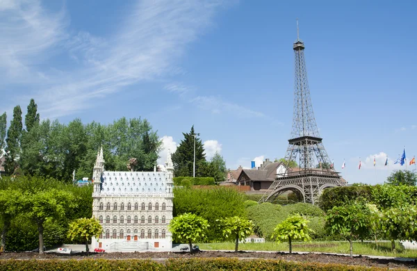 布鲁塞尔，比利时-2016 年 5 月 13 日︰ 袖珍公园小欧洲-纪念碑在欧洲联盟在 1:25 比例复制品。Loyven，比利时. — 图库照片