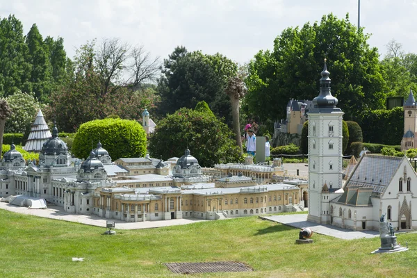 BRUXELLES, BELGIO - 13 MAGGIO 2016: Miniature al parco Mini-Europa - Riproduzioni di monumenti nell'Unione Europea in scala 1: 25. Budapest, Ungheria . — Foto Stock