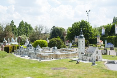 Brüksel, Belçika - 13 Mayıs 2016: Mini-Avrupa parkında minyatürler - Avrupa Birliği'ndeki anıtların 1:25 ölçeğinde kopyaları. Budapeşte, Macaristan.