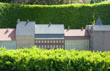 Brüksel, Belçika - 13 Mayıs 2016: Mini-Avrupa parkında minyatürler - Avrupa Birliği'ndeki anıtların kopyaları 01:25 ölçeğinde.