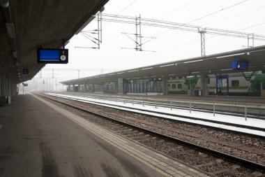 Kouvola, Finlandiya 31 Mart 2016 - Kouvola tren istasyonu siste.