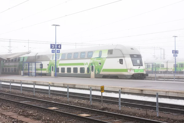 Kouvola, Finlandia 31 marzo 2016 - Estación de tren de Kouvola en la niebla . — Foto de Stock