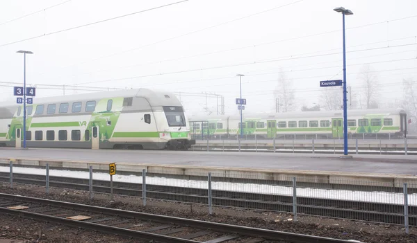 Kouvola, Finland 31 mars 2016 - Kouvola järnvägsstation i dimma. — Stockfoto