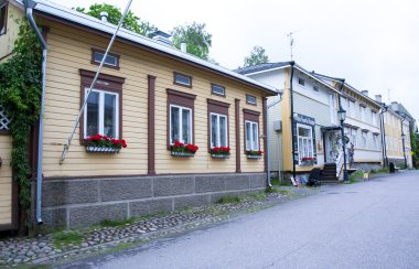 Naantali, Finlandiya - 06 Temmuz 2015: Naantali tarihi dörtte bulutlu yaz gününde