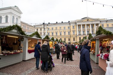 Helsinki, Finlandiya - 21 Aralık 2015: Noel pazarı Senato Meydanı ' nda Helsinki şehir