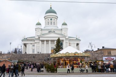 Helsinki, Finlandiya - 21 Aralık 2015: Noel pazarı Senato Meydanı ' nda Helsinki şehir