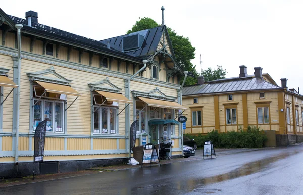 Naantali, Finnland - 06. Juli 2015: Bewölkter Sommertag in der Altstadt von naantali — Stockfoto