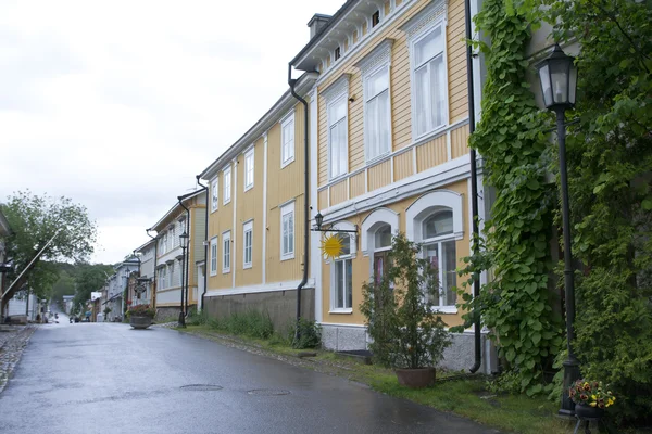 Naantali, Finnland - 06. Juli 2015: Bewölkter Sommertag in der Altstadt von naantali — Stockfoto