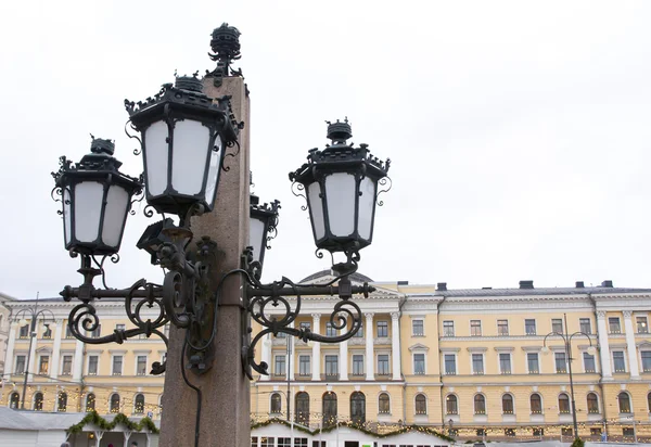 Linterna del monumento a Alejandro II El Libertador en la Plaza del Senado de Helsinki . — Foto de Stock