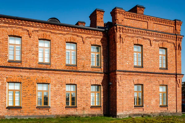 Schönes Rotes Backsteingebäude Sonnigem Tag — Stockfoto