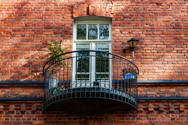 Hermoso Edificio Ladrillo Rojo Vintage Con Balcón Día Soleado — Foto de Stock