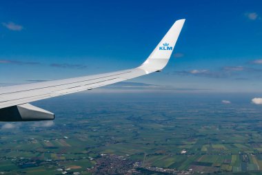 Amsterdam, Hollanda - 7 Temmuz 2021: Hollanda üzerinde KLM Ovası. Helsinki 'den Amsterdam' a.