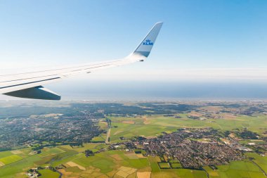 Amsterdam, Hollanda - 7 Temmuz 2021: Hollanda üzerinde KLM Ovası. Helsinki 'den Amsterdam' a.