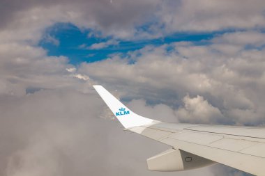 Amsterdam, Hollanda - 7 Temmuz 2021: Hollanda üzerinde KLM Ovası. Amsterdam 'dan Brüksel' e.