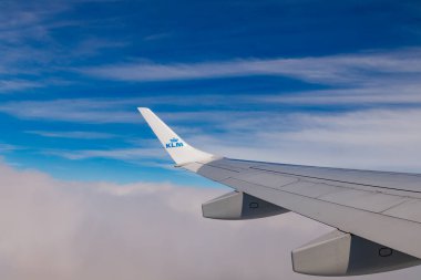 Amsterdam, Hollanda - 7 Temmuz 2021: Hollanda üzerinde KLM Ovası. Amsterdam 'dan Brüksel' e.