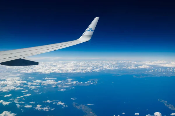 핀란드 2021 Klm Plain Wing Blue Sky 키에서 암스테르담으로 비행기 — 스톡 사진