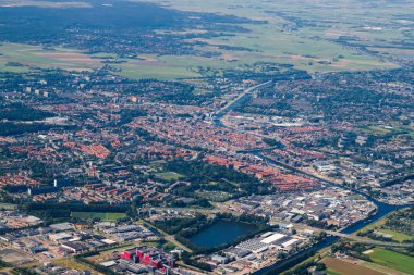 Uçaktan Hollanda 'ya hava görüntüsü. Helsinki 'den Amsterdam' a.