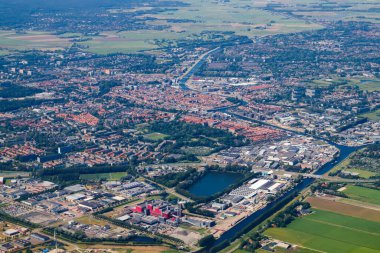 Uçaktan Hollanda 'ya hava görüntüsü. Helsinki 'den Amsterdam' a.