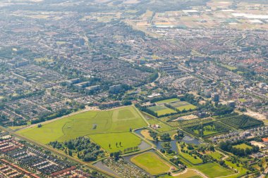 Uçaktan Hollanda 'ya hava görüntüsü. Helsinki 'den Amsterdam' a.