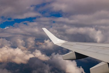 Hollanda üzerinde düz kanat. Amsterdam 'dan Brüksel' e.