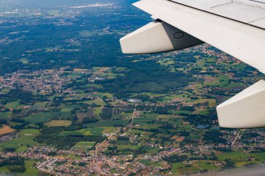 Belçika üzerinde düz kanat. Amsterdam 'dan Brüksel' e.