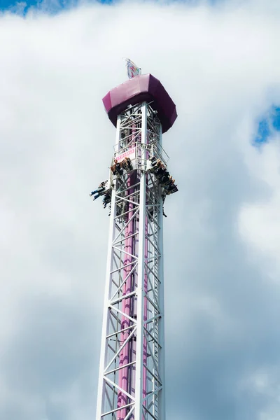 Helsinki Finlandiya Temmuz 2021 Linnanmaki Lunaparkı Biniş Kulesi Raketti — Stok fotoğraf