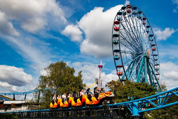 Helsinki Finland Juli 2021 Pretpark Linnanmaki Rinkeli Reuzenrad Nieuwe Achtbaan — Stockfoto