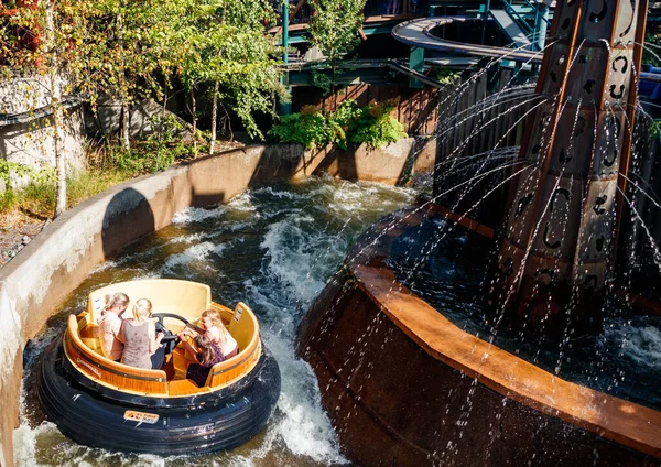 Helsinki Finnland Juli 2021 Wasserfahrt Hurjakuru Freizeitpark Linnanmaki — Stockfoto