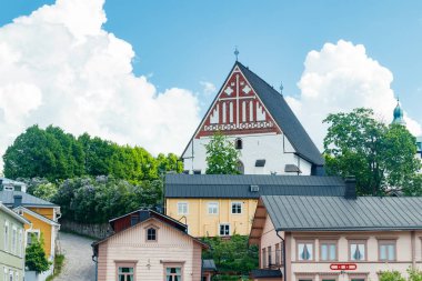 Porvoo Katedrali ve eski Porvoo kasabasının güzel manzarası