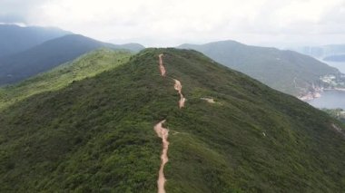 Hong Kong Adasındaki Ejderha Sırtı Yürüyüş Yolu.