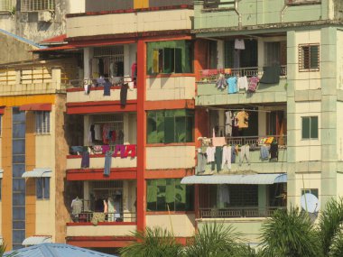 Altın Saat 'te Yangon' daki konut binalarına yakın çekim.