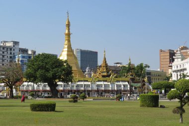 Yangon 'daki Maha Bandula Parkı' ndan Sule Pagoda görüldü.