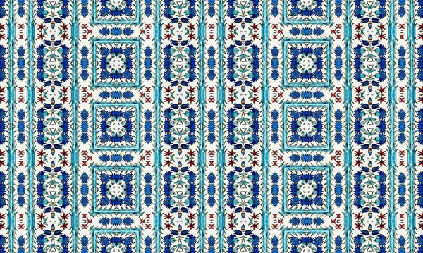 Beyaz bir arka planda mavi, kırmızı ve deniz mavisi renkleri içeren renkli ve karmaşık bir desen, dikey bir dizaynda kusursuz bir şekilde tekrarlanıyor..