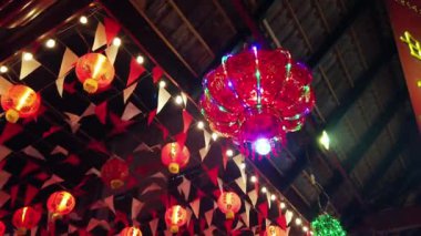 Çin Kültür Festivali 'nin canlı atmosferini renkli fenerler ve dekorasyonlarla canlandırın. Projenize şenlikli bir dokunuş katmak için mükemmel bir ortam..