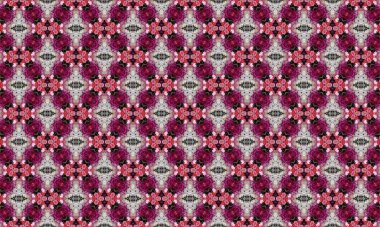 Dekoratif bir arka planda pembe ve mor çiçeklerin yer aldığı karmaşık çiçek deseni, tasarım projeleri ve sanatsal uygulamalar için ideal