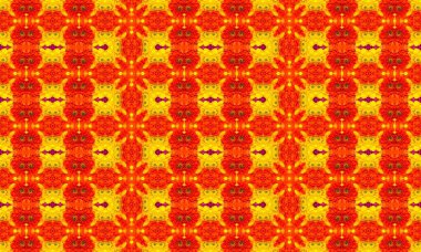 Parlak sarı arkaplanda kırmızı ve turuncu çiçekleri tekrarlayan bir desen. Karmaşık detaylar ve koyu renklerle kusursuz bir doku oluşturuyor..