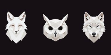 Bir tilki, bir baykuş ve bir kurdun kafalarının yer aldığı minimalist düşük-polyester illüstrasyon. Siyah arka plandaki bu beyaz geometrik sanat seti modern vahşi yaşam tasarımı ve biçimlendirilmiş hayvan totemlerini temsil etmektedir.