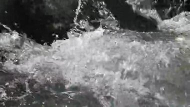 Su sıçraması yakın görünüm