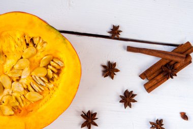 Yarısı kabak ve baharatlar