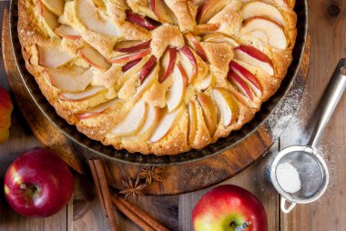 geleneksel elmalı turta