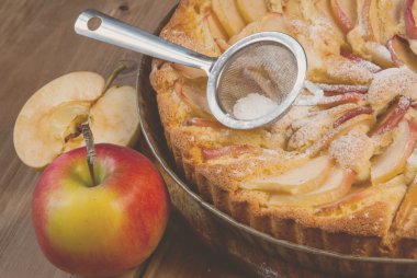 Geleneksel sonbahar elmalı turta 